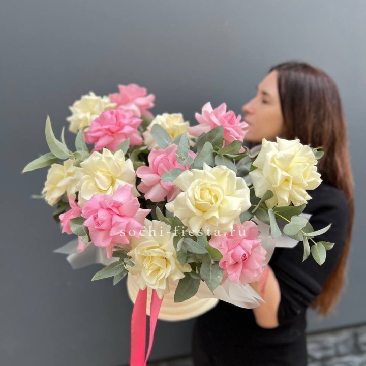 Зефирный бокс из 17 французских роз микс в Ульяновске