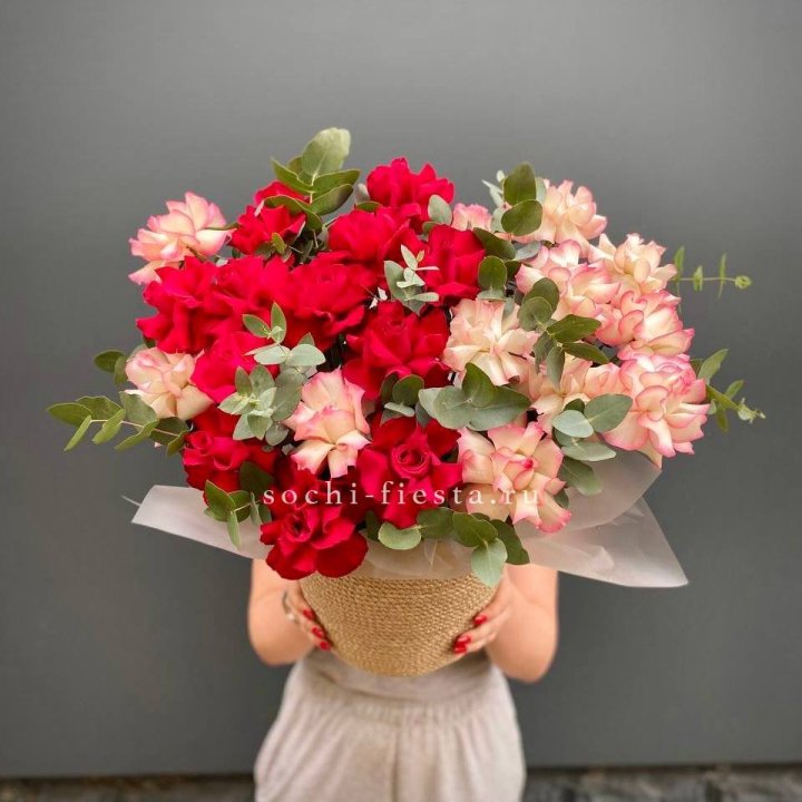 25 Французских роз в джутовом кашпо  в Ульяновске