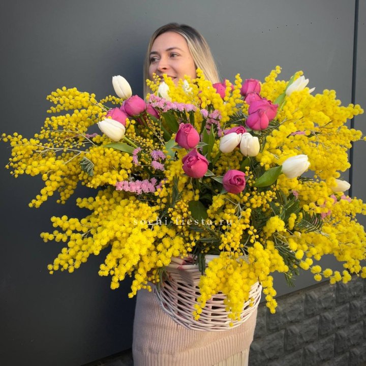 Цветочная корзина с мимозой "Спринг" в Ульяновске