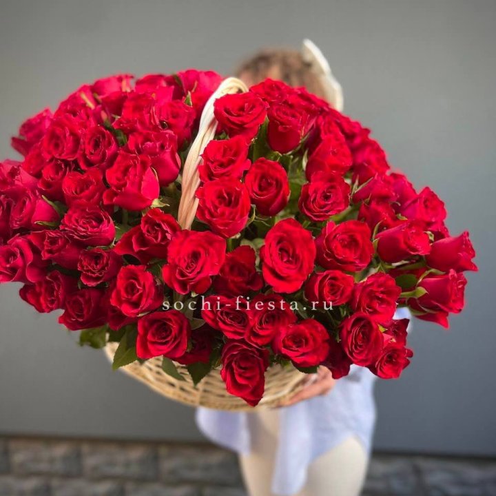 121 красная роза в корзине   в Ульяновске