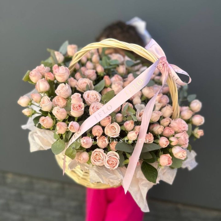 Корзина кустовых пионовидных роз в Ульяновске