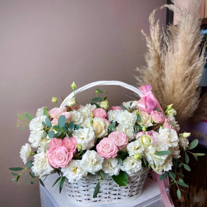 Цветочная корзина "Пинки вайт" в Ульяновске