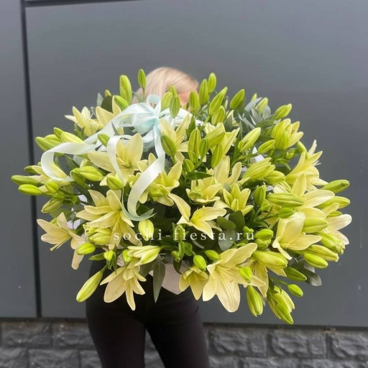 Лилии в корзине в Ульяновске