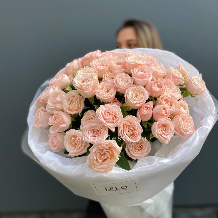 Букет кустовых роз Бомбастик в Ульяновске