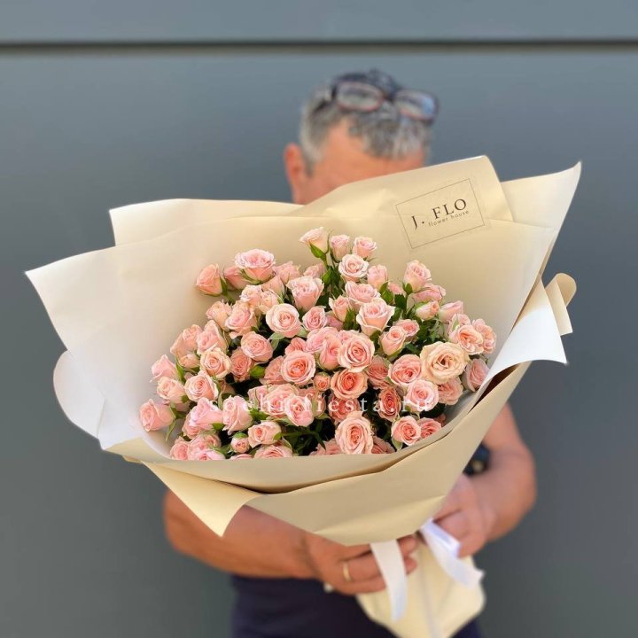 Кустовые розы леди в Ульяновске