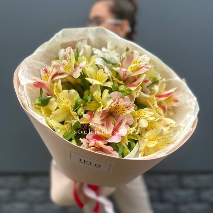 Альстромерии в нежном оформлении в Ульяновске