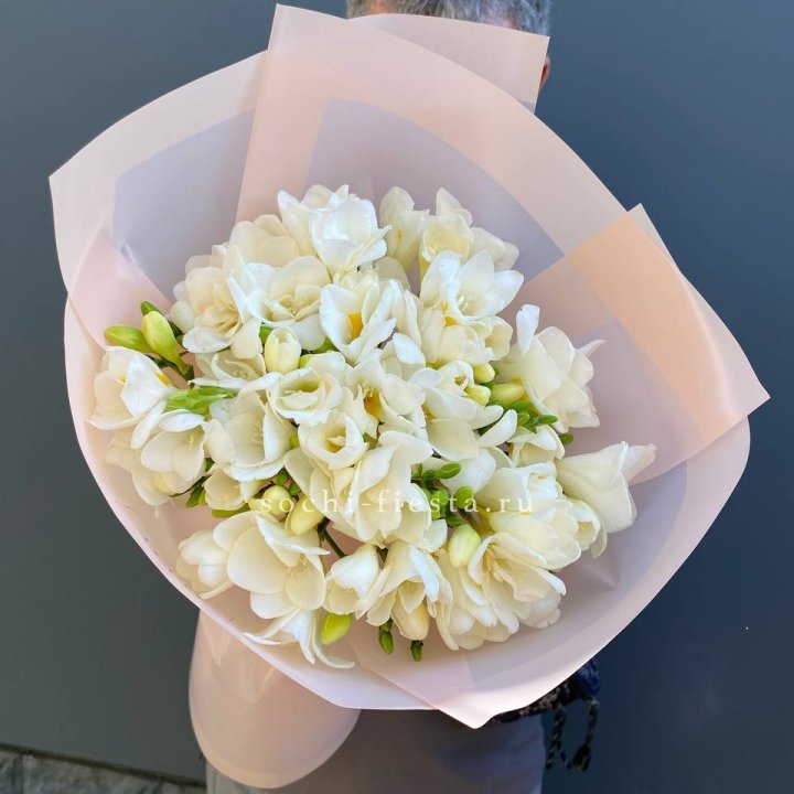 Букет белых фрезий  в Ульяновске