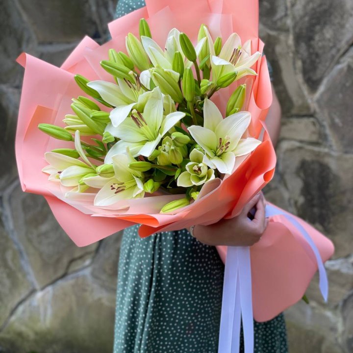Букет из 7 белых лилий в Ульяновске