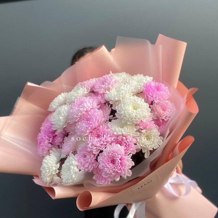  Букет бело-розовых хризантем  в Ульяновске