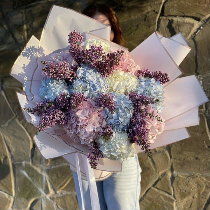 Букет гортензии с сиренью в Ульяновске
