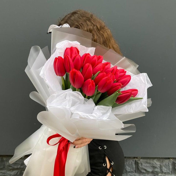  25 красных воздушных тюльпанов в Ульяновске