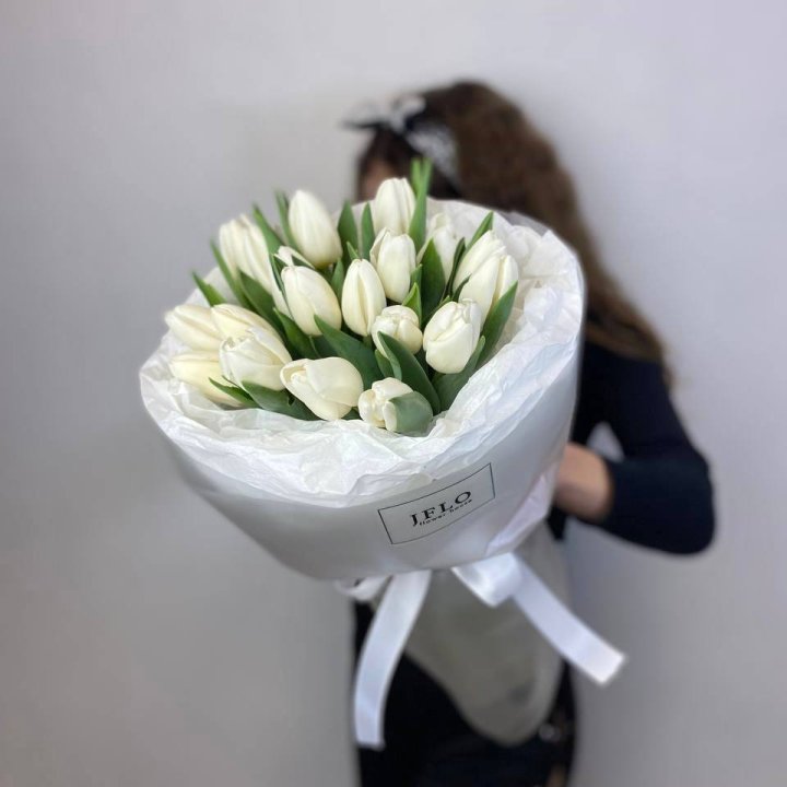  19 белых воздушных тюльпанов в Ульяновске