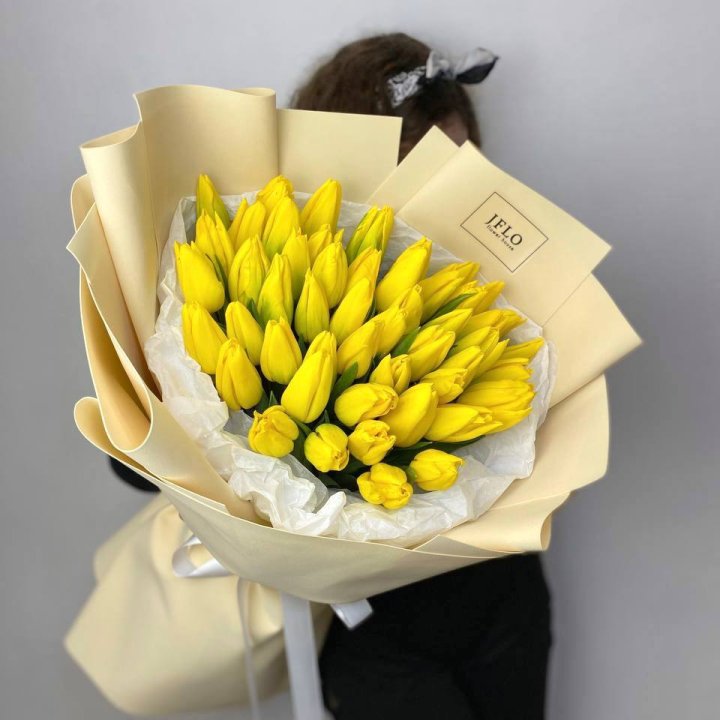 51 жёлтый тюльпан в Ульяновске