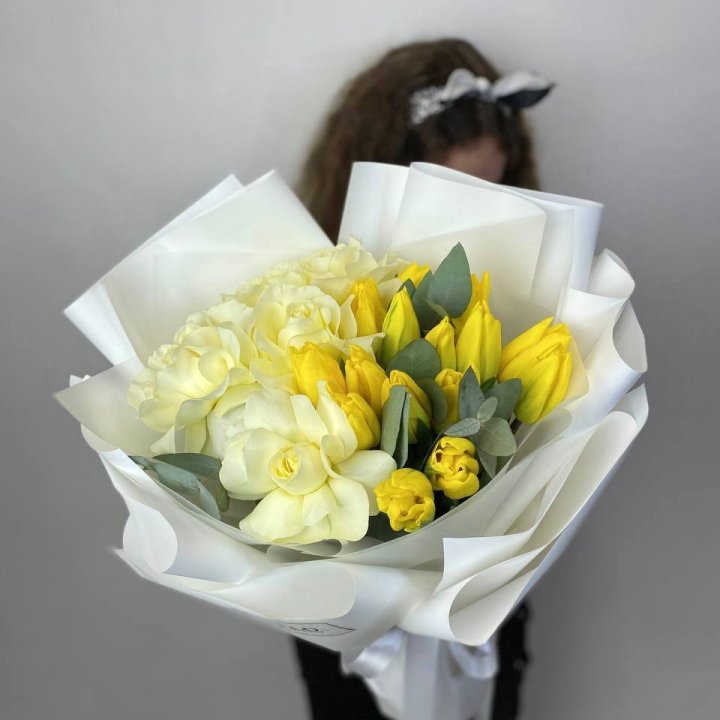Дуо жёлтые тюльпаны и розы в Ульяновске