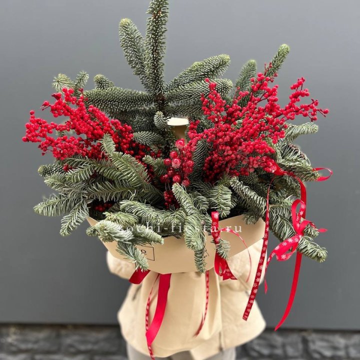 Букет нобилиса и ягод в Ульяновске