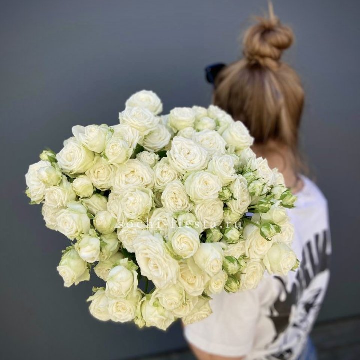 Охапка кустовых роз бомбастик  в Ульяновске