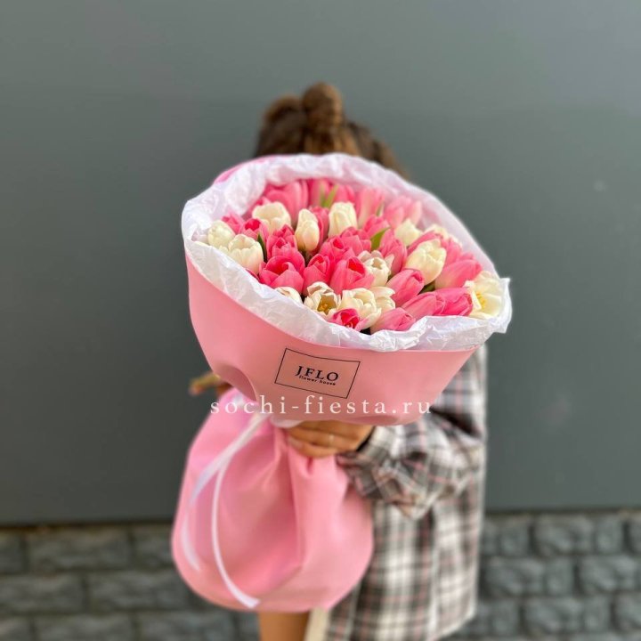 51 бело-розовый тюльпан в Ульяновске