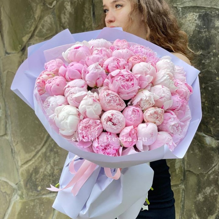 39 нежных пионов в Ульяновске