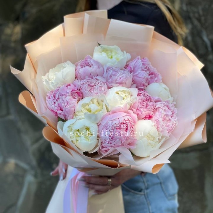 Букет 15 зефирных пионов в Ульяновске
