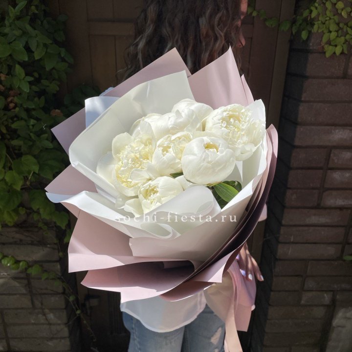 9 белоснежных пионов в Ульяновске
