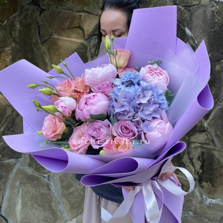 Букет с пионами "Блю логан" в Ульяновске