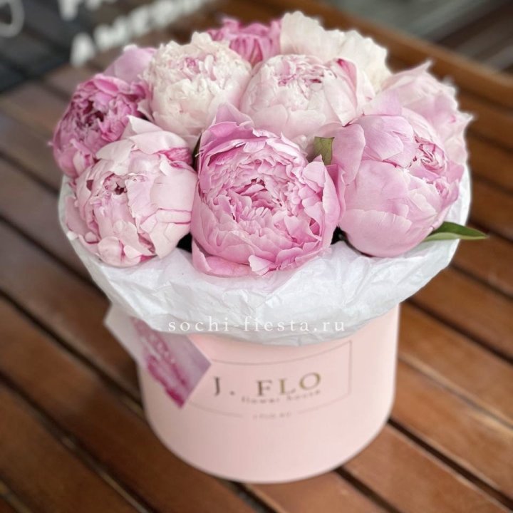 Цилиндр с пионами "Лилу" в Ульяновске