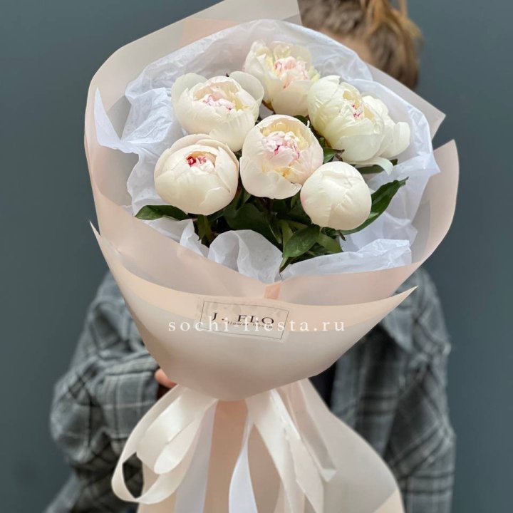 Букет белых пионов в Ульяновске