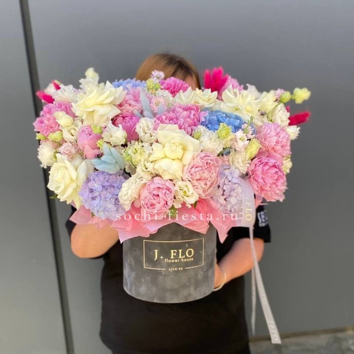 Цилиндр с пионами "Аса" в Ульяновске