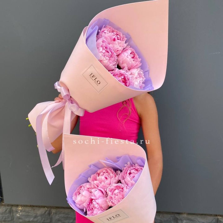 Букет из 5 пионов в Ульяновске