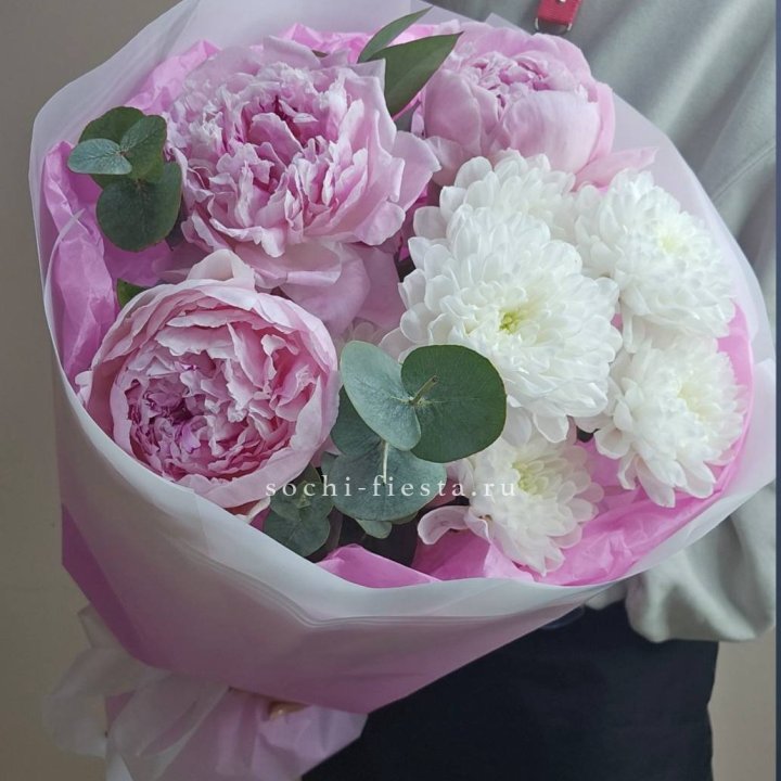  Букет комплимент с пионами в Ульяновске