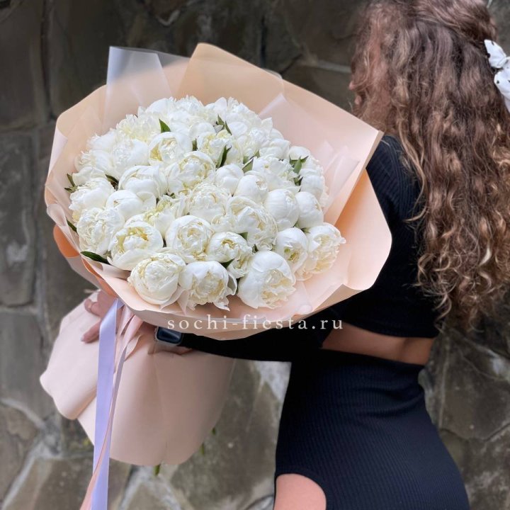 35 белых пион в Ульяновске