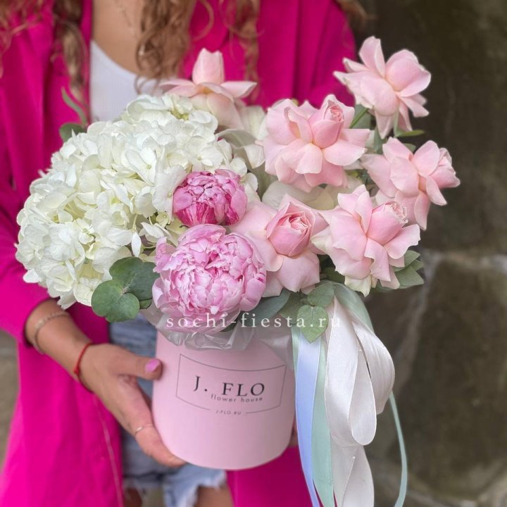 Цилиндр с пионами "Алисия" в Ульяновске