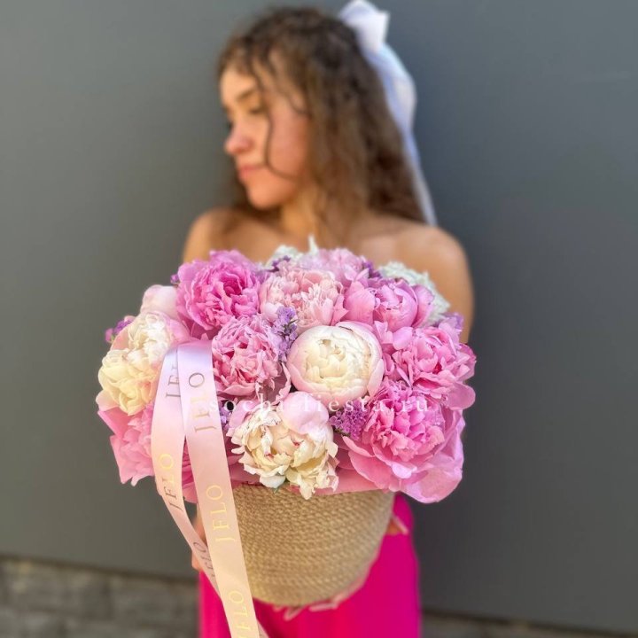 15 пионов в джутовом кашпо в Ульяновске