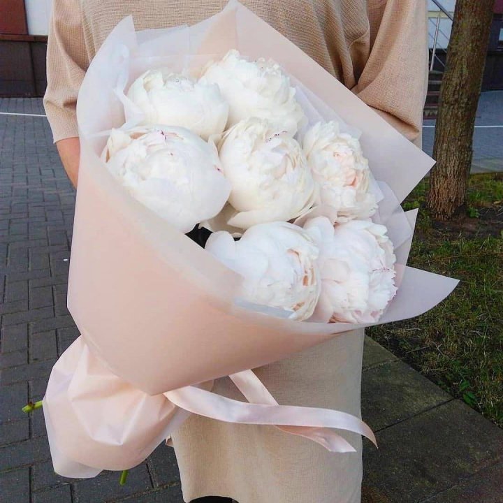 Букет белых пионов в Ульяновске