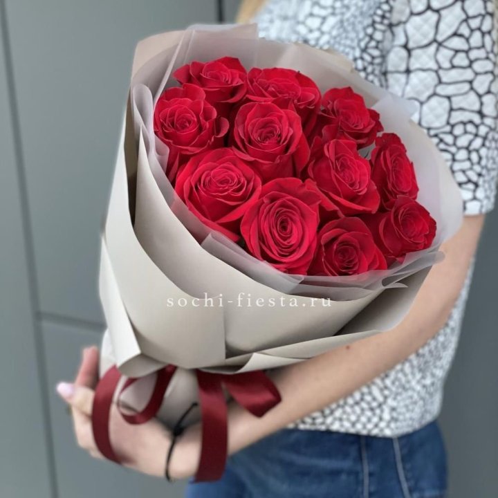 Букет красных роз "Рози" в Ульяновске