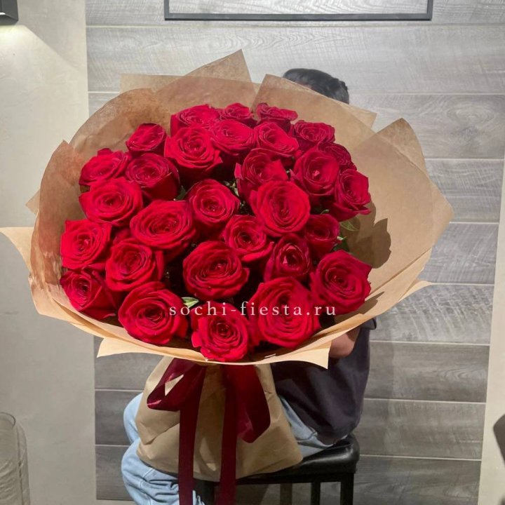 37 красных роз в крафте в Ульяновске