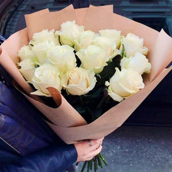 15 белых роз "Крафт" в Ульяновске