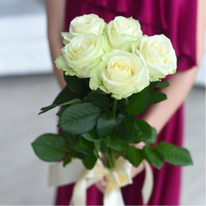 5 белых роз в Ульяновске