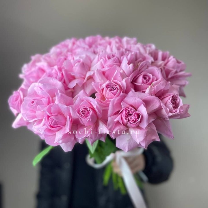 25 розовых французских роз в Ульяновске