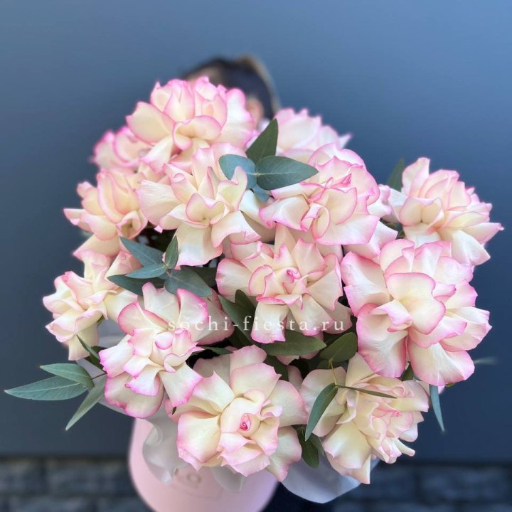 15 Французских роз Джумилия в боксе в Ульяновске