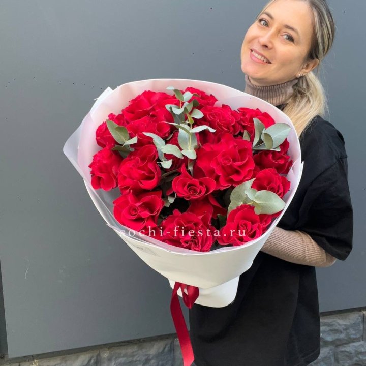 17 Красных французских роз в Ульяновске