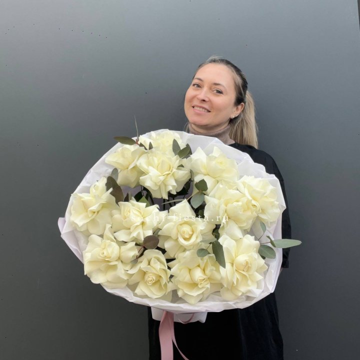13 Белых французских роз Облако в Ульяновске
