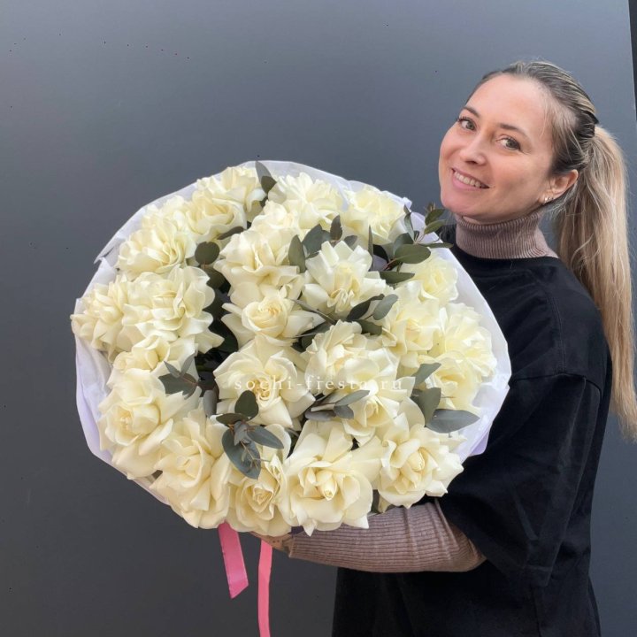 25 Белых французских роз Вайт найс в Ульяновске