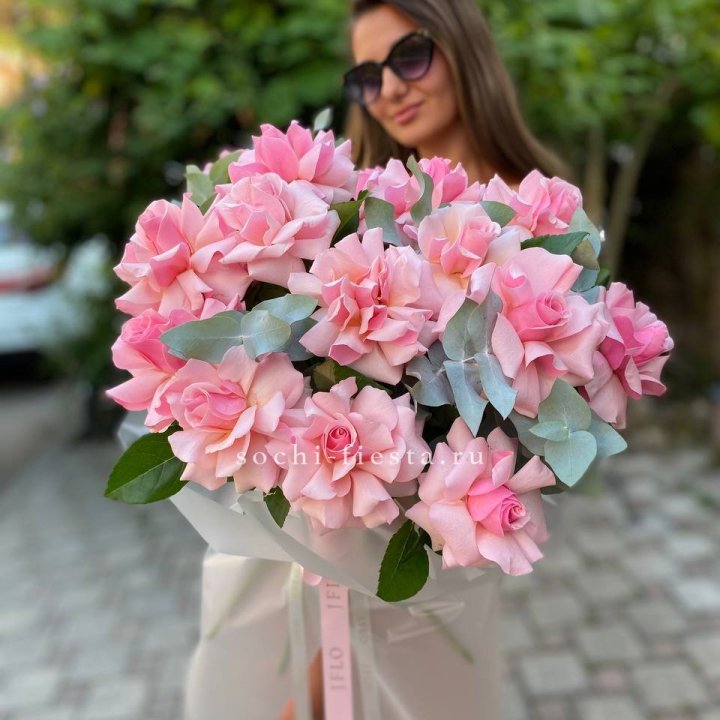 17 Розовых  французских роз в Ульяновске