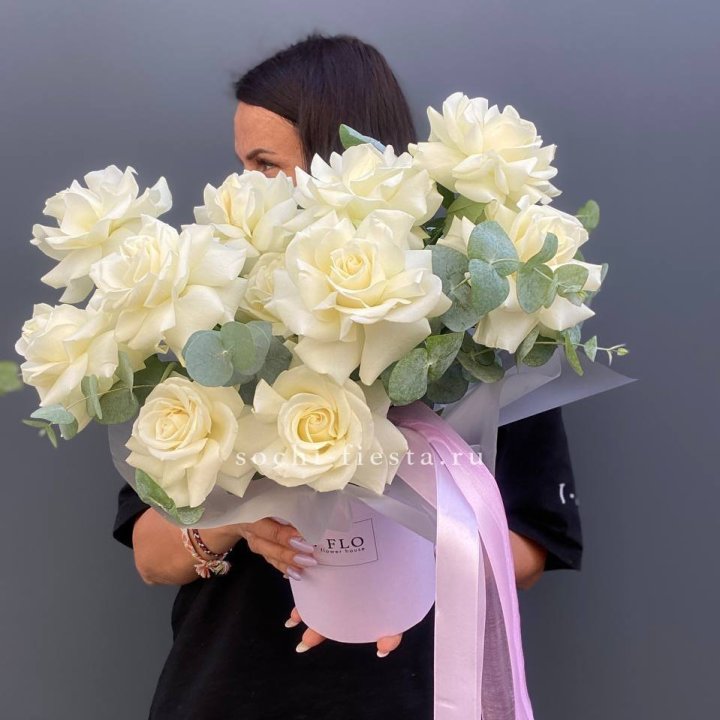 11 Французских белых роз в боксе в Ульяновске