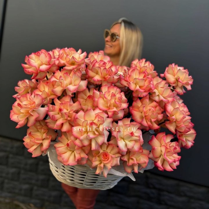 45 французских роз Джумилия в корзине в Ульяновске