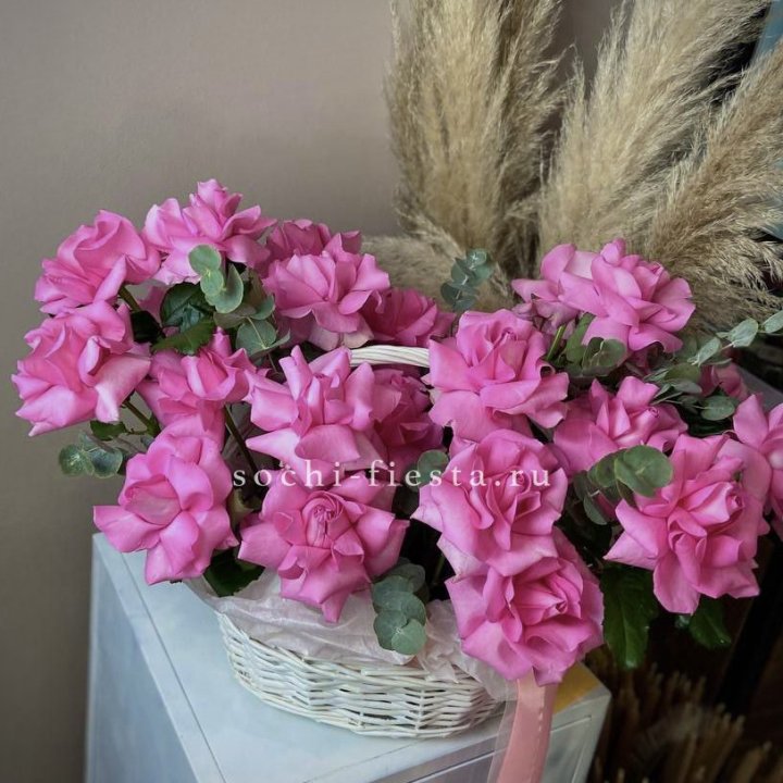 25 роз в цветочной корзине Пинк в Ульяновске