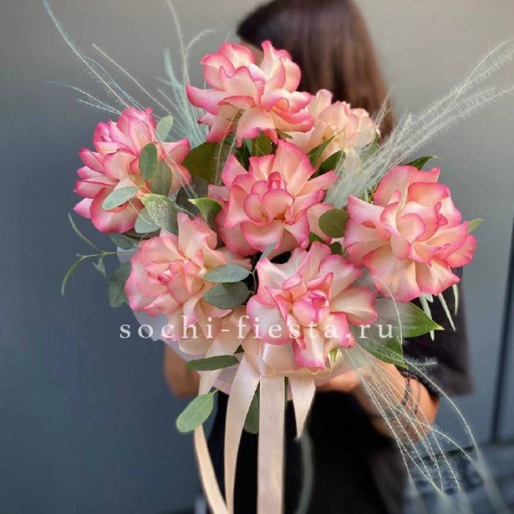 9 Французских роз Джумилия в боксе в Ульяновске