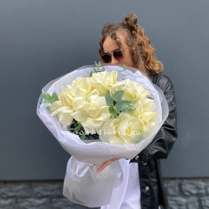 7 Белых французских роз  в Ульяновске