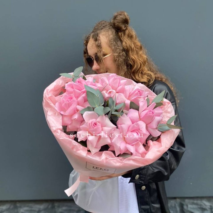 7 розовых роз в Ульяновске